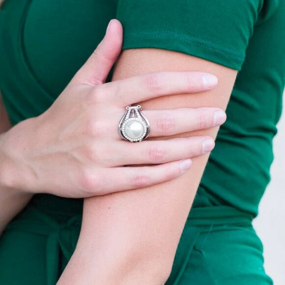 Paparazzi Jewelry Accessories - Pampered In Pearls - Pink Ring - Vintage - Picture 3 of 4